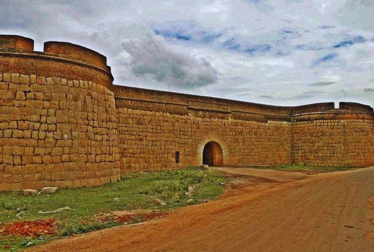 Magadi Fort, Ramanagara, Karnataka - Vushii.com